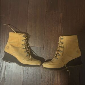 Timberland Tan Lace Up Boots Durable High-Top Design